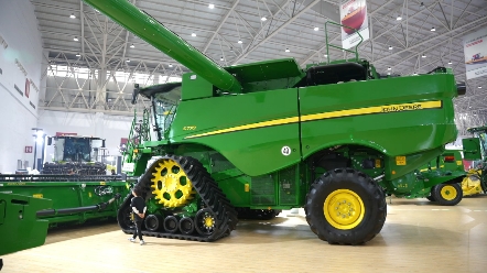 约翰迪尔S770联合收割机