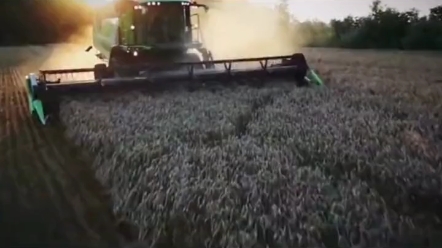 猜一猜它半天收割面积能达到多少？