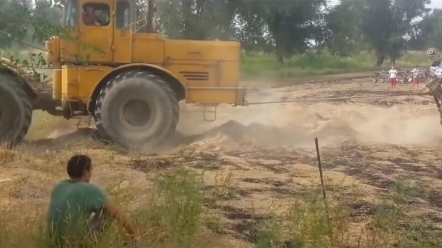 苏联最强拖拉机 基洛维茨K-700链接式拖拉机 制造于196