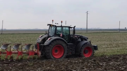 芬特933拖拉机 这颜色不炫酷？谁看谁迷糊