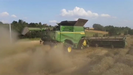 如果手里有一千万，这两款收割机您会选择谁