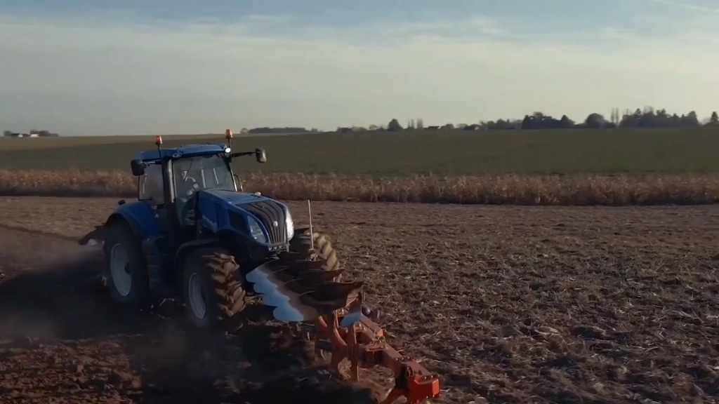 这个操作很6啊！前后犁配置，作业宽幅提升一倍，耕起来事半功倍