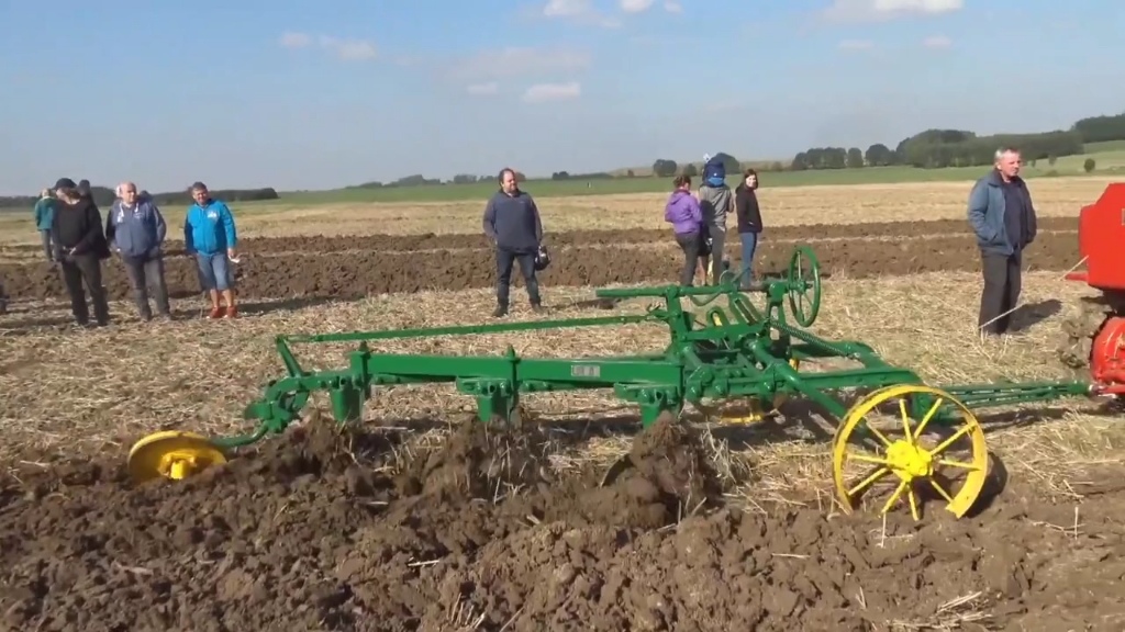 国外老式拖拉机 您认识几款