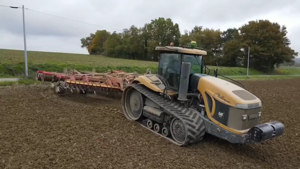 只此一台倾巢出动千亩良田倾刻耕平