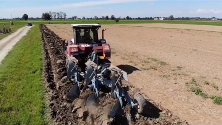 这样的履带拖拉机您觉得怎么样 350匹马力发动机