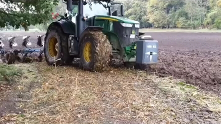 三十万美金的拖拉机 约翰迪尔7R270 270马力六缸发动机