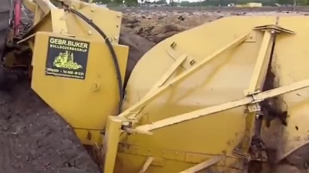 2022年在美国的阿拉斯加，三位小姐姐是怎样犁地的