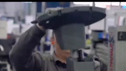 走进世界顶级收割机制造厂，揭秘全球最大农机制造商