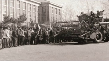 各位老铁，你与我国第一台大型自走式联合收割机有哪些故事，欢迎