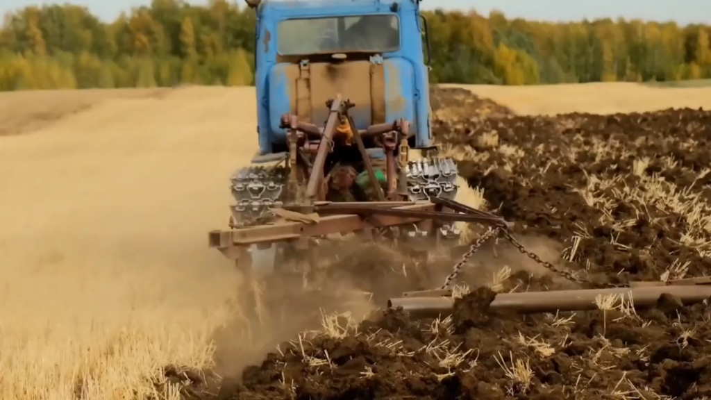 这是喝了多少？别看晃得厉害，干起活来一点不含糊啊！