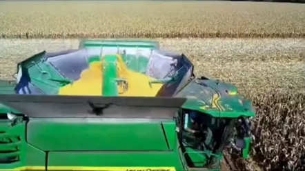 收割机的发展趋势，逐步大型化 智能化 多功能化，带您看尽世界