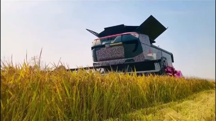 国内首台无人驾驶谷物联合收割机