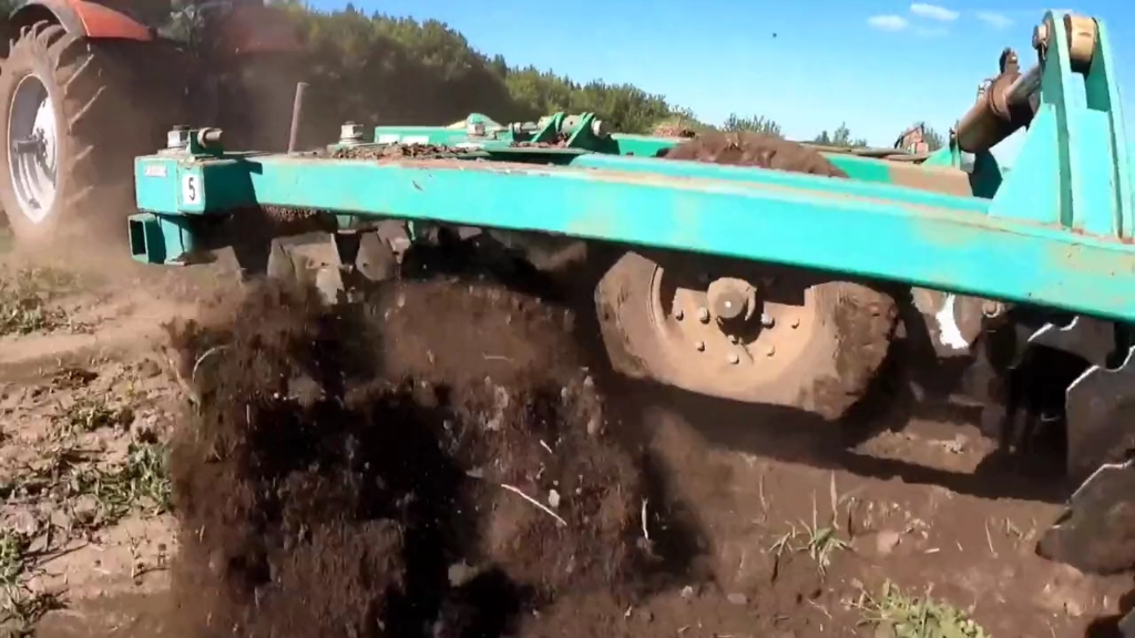 国外大马力拖拉机作业实拍