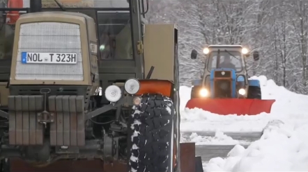 东德大农场机械化设备 您认识几款机器