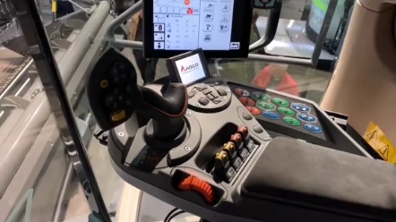 军工技术农业化。芬特10T黑金刚，最新款甚至没有方向盘