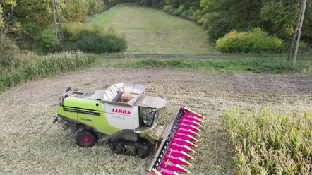 世界顶级收割机，12小时能收多少吨玉米