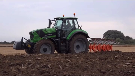 道依茨法尔6215TTV拖拉机 配备226马力 还是CTV变