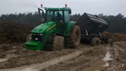 约翰迪尔7720拖拉机趴窝泥地 听听发动机咆哮