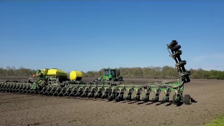 美国密歇根州利文斯顿县约翰迪尔9410R四轮驱动铰接拖拉机牵