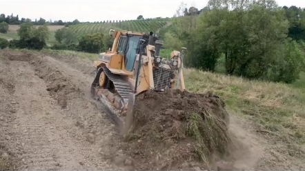 卡特彼勒全履带拖拉机 配备前铲 功能真多