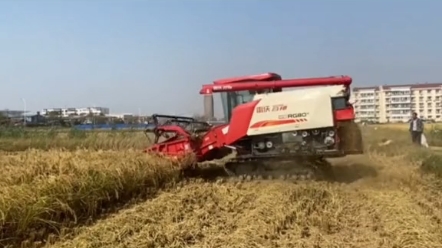 2023年，哪些农机收益高？第一名:全喂入履带联合收割机