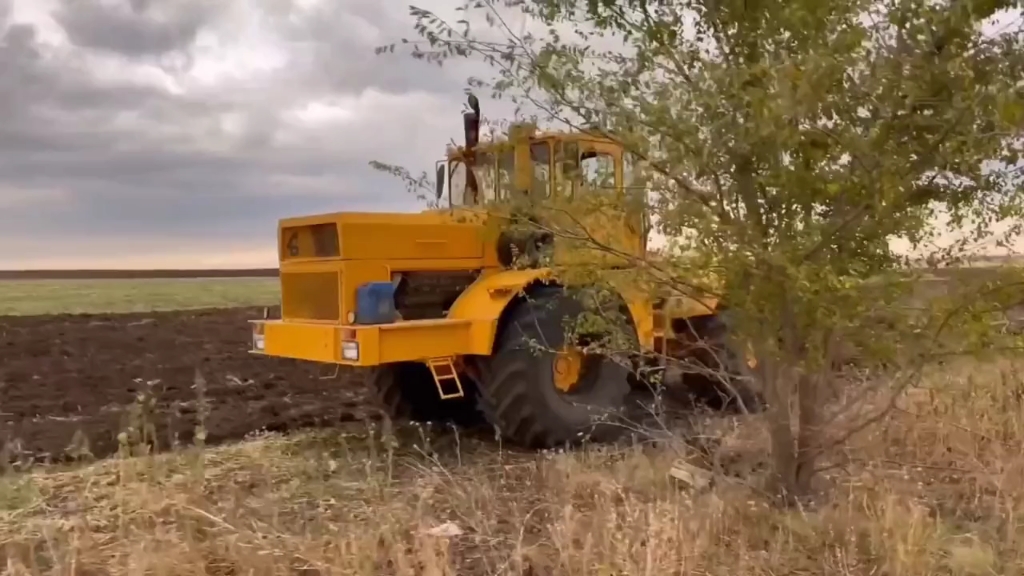 别看他一身锈迹斑斑，干起活来依然是最拉风的仔