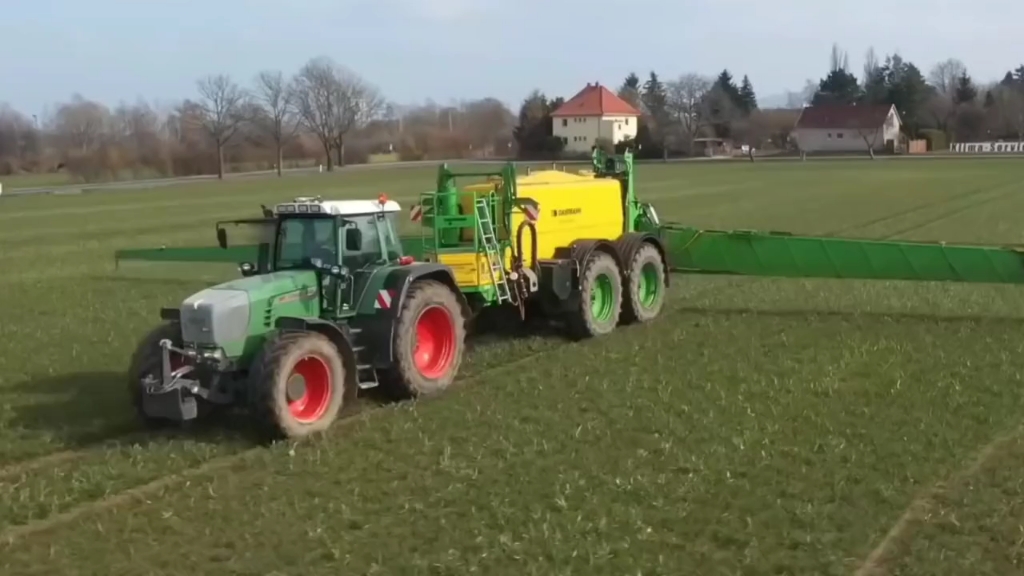 国外拖拉机就是这么磅礴大气，机械美感十足。