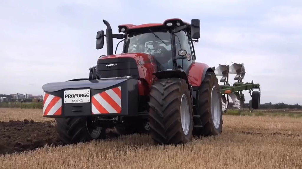 凯斯240拖拉机，240马力 389.9升超大油箱，深耕作业