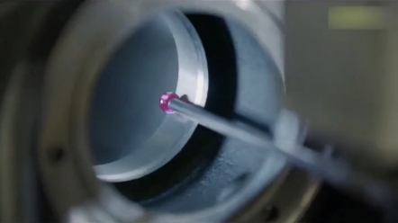 收割机使用的钢材和航母使用的钢材，出自同一个厂家