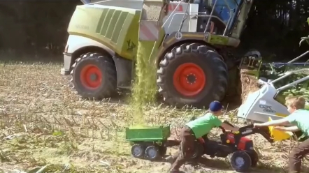 美国农场是怎样培养孩子对农业机械产生兴趣的