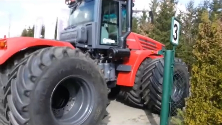 野兽美女组合的拖拉机你见过吗？约翰迪尔8R-2704